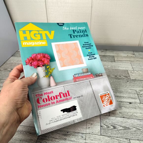 HGTV Magazine July August 2024 Paint Trends Decorating Guide Colorful UNREAD - Picture 1 of 11